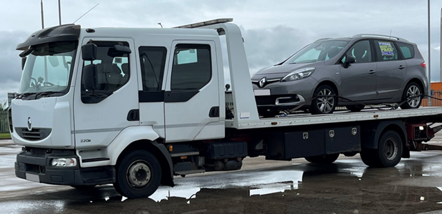 5 forces work together to tackle uninsured driving along M62